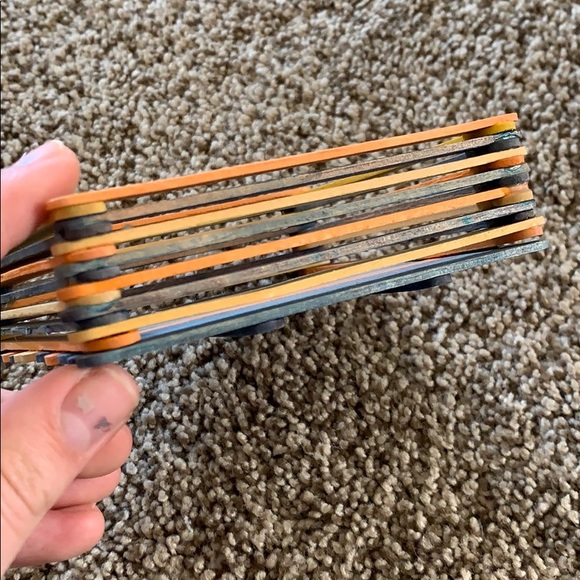 Box: 🧡 - Picture 2 of 3